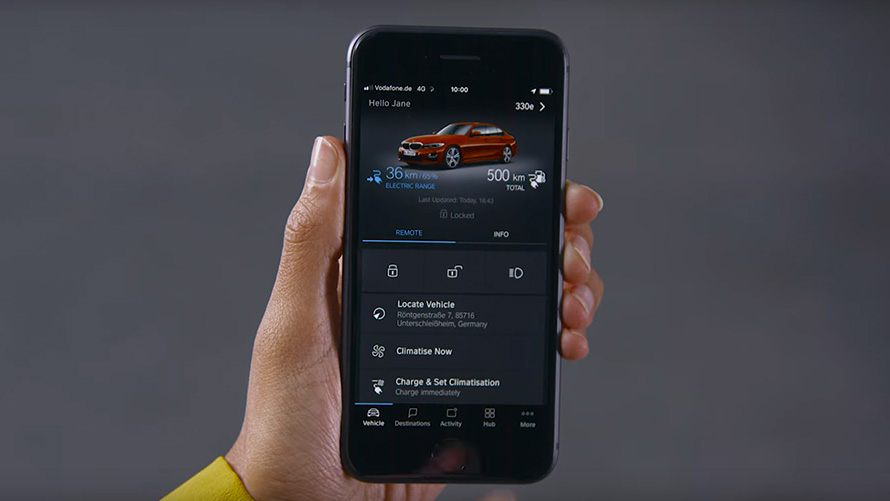 Pametni telefon z aplikacijo BMW Connected BMW serije 5 Touring, G31, pametni telefon z aplikacijo BMW Connected, pogled od blizu