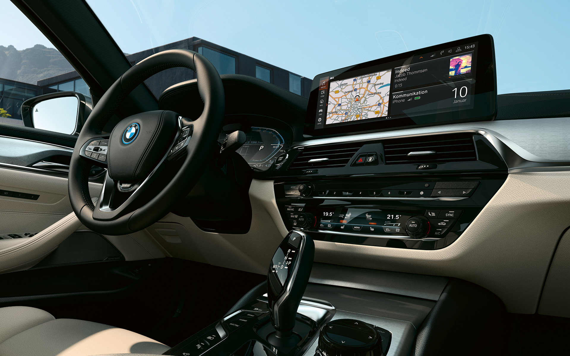 BMW serije 5 Touring, G31, LCI, opciji LCFI in 4K9, kokpit BMW serije 5 Touring, G31, osvežitev 2020, kokpit, notranjost, usnje Dakota barvi Ivory White, notranje obloge Fine Brushed Aluminium s poudarki zaključkov Pearl Gloss Chrome
