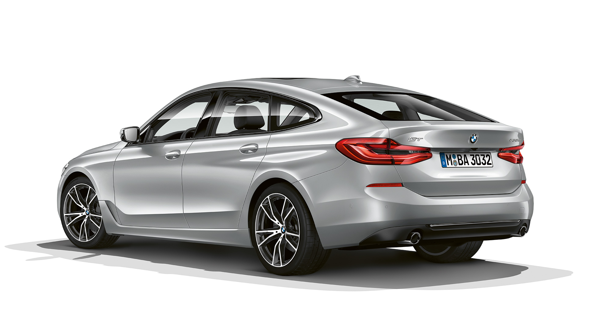 BMW serije 6 Gran Turismo G32, Sport Line, tričetrtinski pogled od zadaj BMW serije 6 Gran Turismo G32 2017, Sport Line, kovinska barva Glacier Silver, tričetrtinski pogled od zadaj