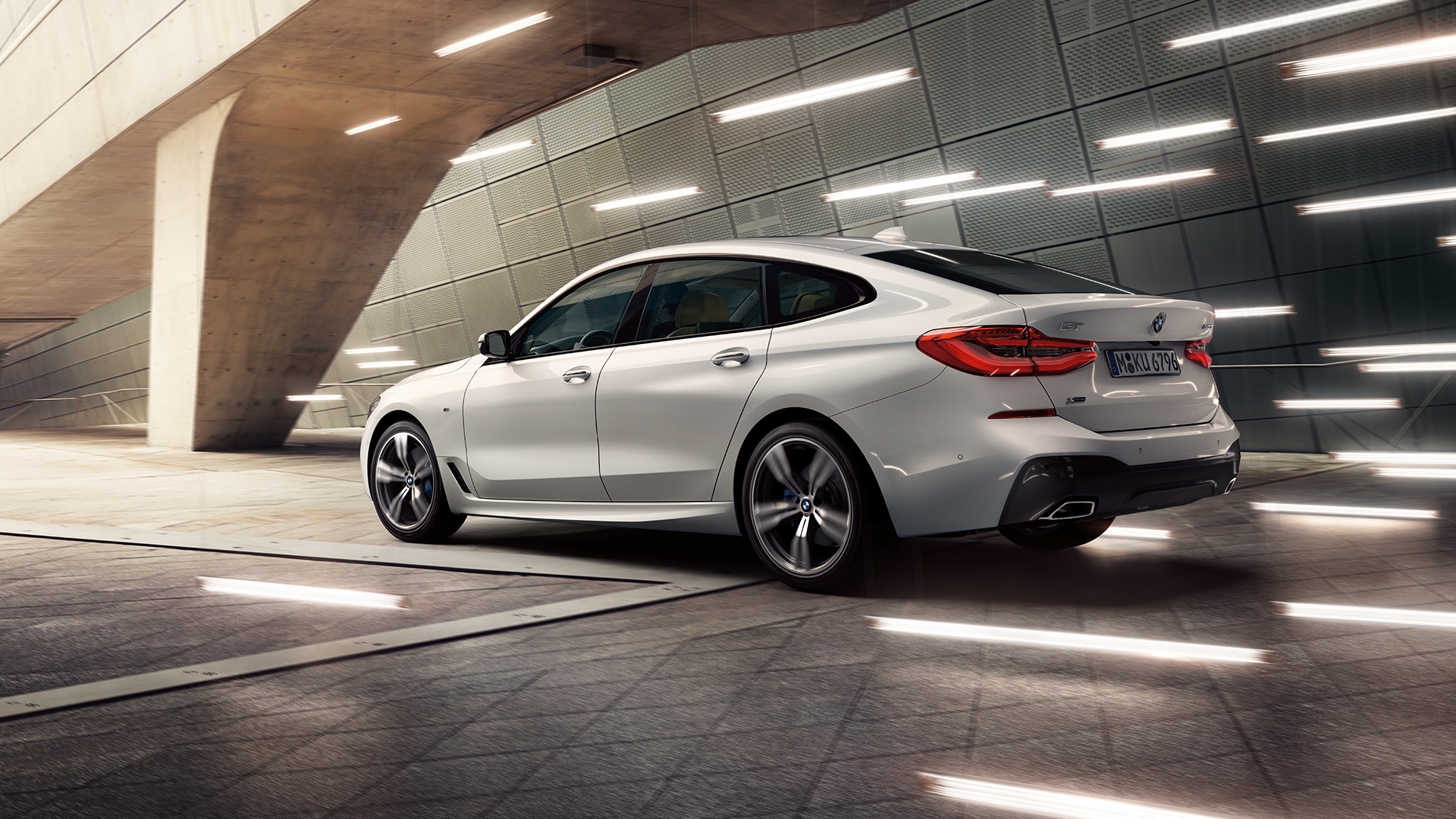 BMW serije 6 Gran Turismo G32, tričetrtinski stranski pogled od zadaj BMW serije 6 Gran Turismo G32 2017, kovinska barva Mineral White, tričetrtinski stranski pogled od zadaj
