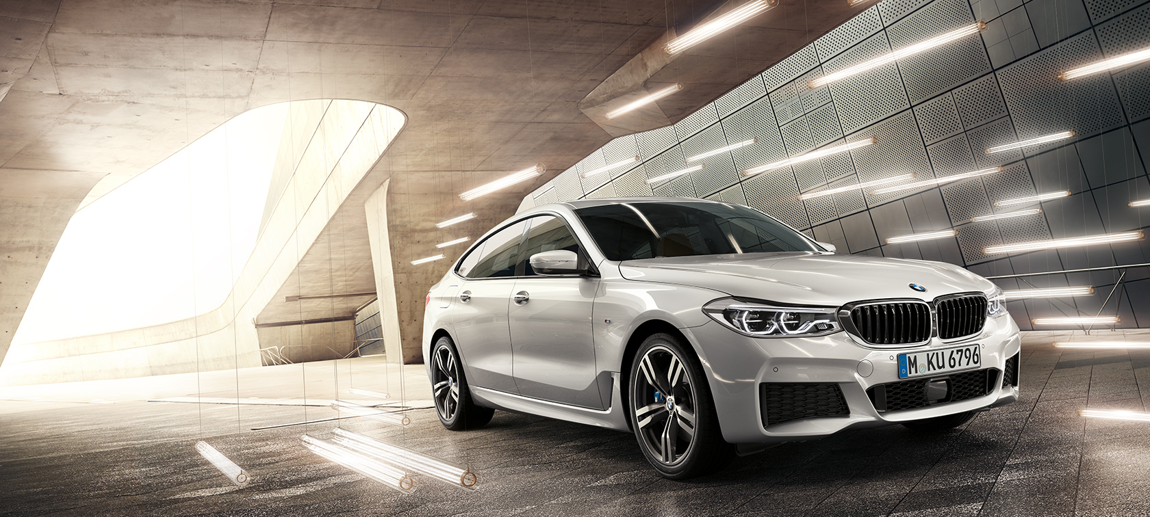 BMW serije 6 Gran Turismo G32, tričetrtinski pogled od spredaj BMW serije 6 Gran Turismo G32 2017, kovinska barva Mineral White, tričetrtinski pogled od spredaj