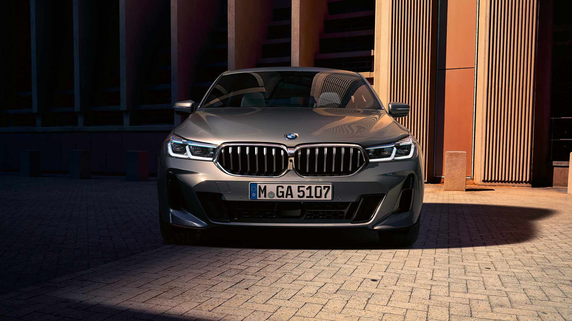 Prednja stran BMW serije 6 Gran Turismo, G32, 2020 Oblika prednje strani BMW serije 6 Gran Turismo, 640i xDrive, G32, 2020, Bernina Grey, pogled od spredaj