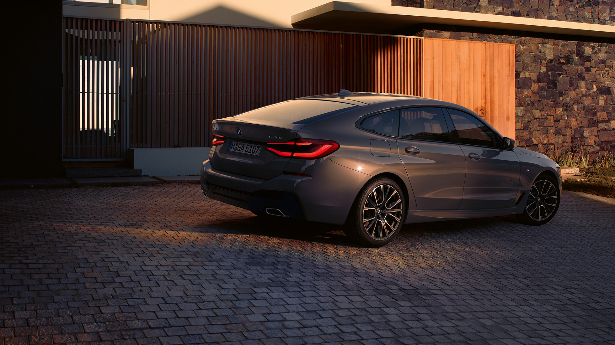 Oblika zadka BMW serije 6 Gran Turismo, G32, 2020 Oblika zadka BMW serije 6 Gran Turismo, 640i xDrive, G32, 2020, Bernina Grey, pogled od zadaj