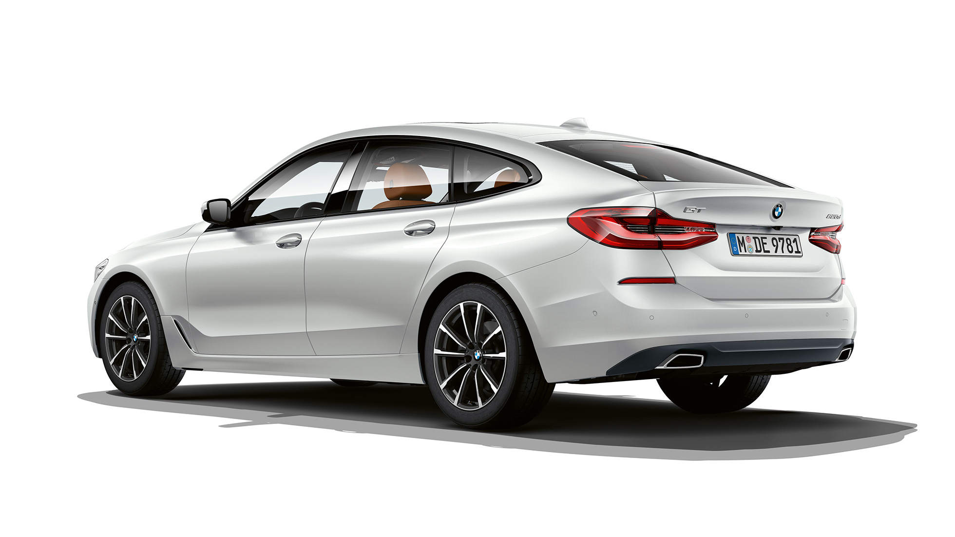 Zadek BMW serije 6 Gran Turismo, oprema Basic, G32, 2020 BMW serije 6 Gran Turismo, G32, 620d, 2020, oprema Basic, kovinska barva Mineral White, tričetrtinski pogled od zadaj
