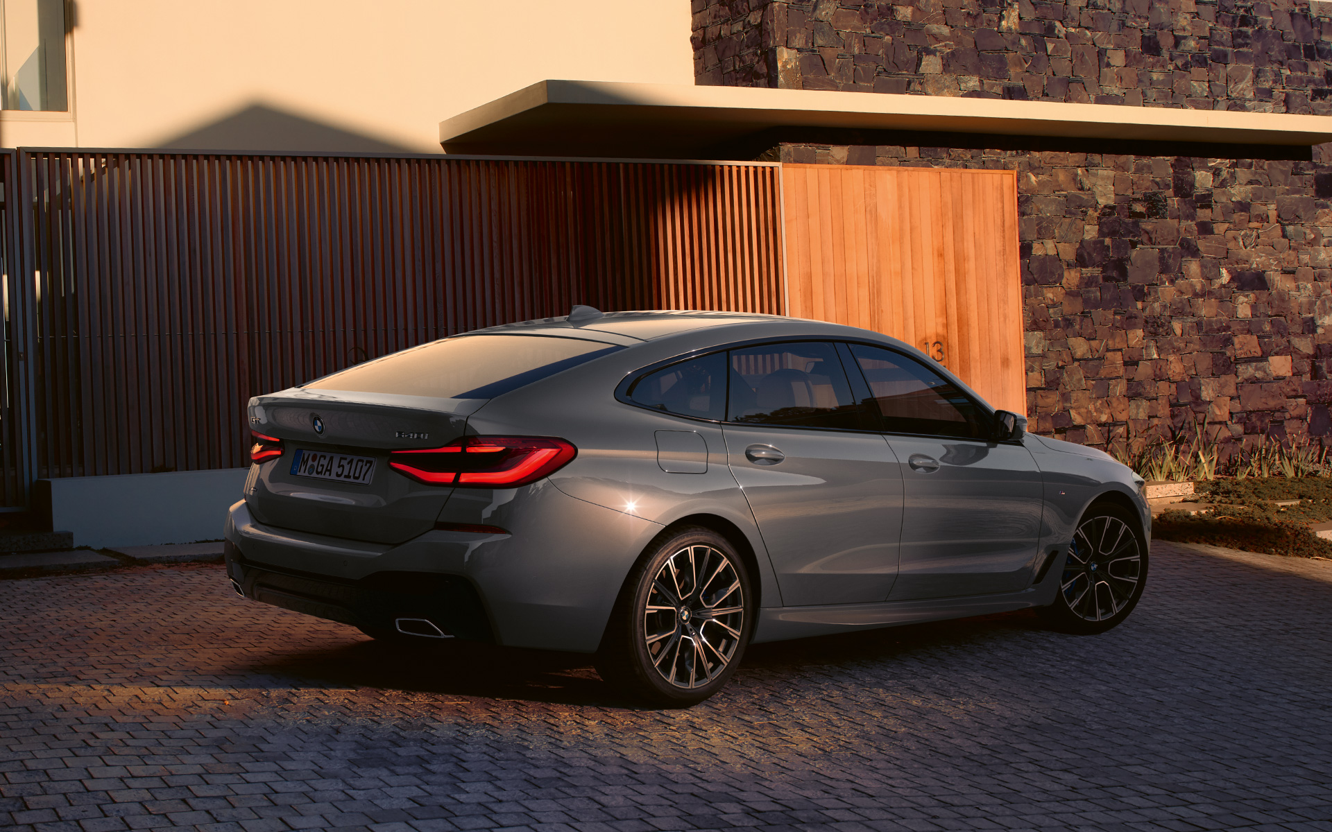 Oblika zadka BMW serije 6 Gran Turismo, G32, 2020 Oblika zadka BMW serije 6 Gran Turismo, 640i xDrive, G32, 2020, Bernina Grey, pogled od zadaj