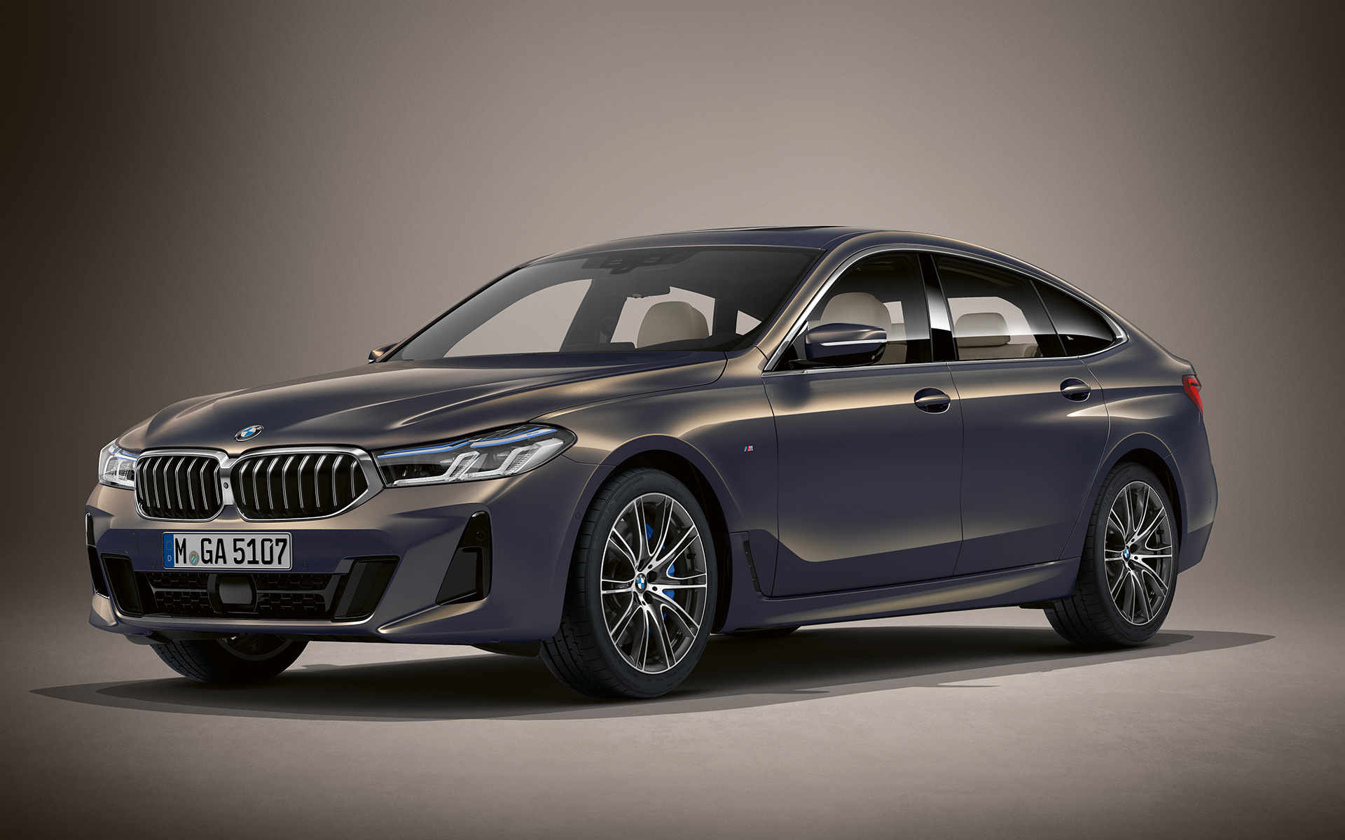 BMW serije 6 Gran Turismo, G32, 2020, lakiranje BMW Individual v kovinski barvi Alvit Grey BMW serije 6 Gran Turismo, G32, 2020, lakiranje BMW Individual v kovinski barvi Alvit Grey, tričetrtinski pogled od spredaj med mirovanjem