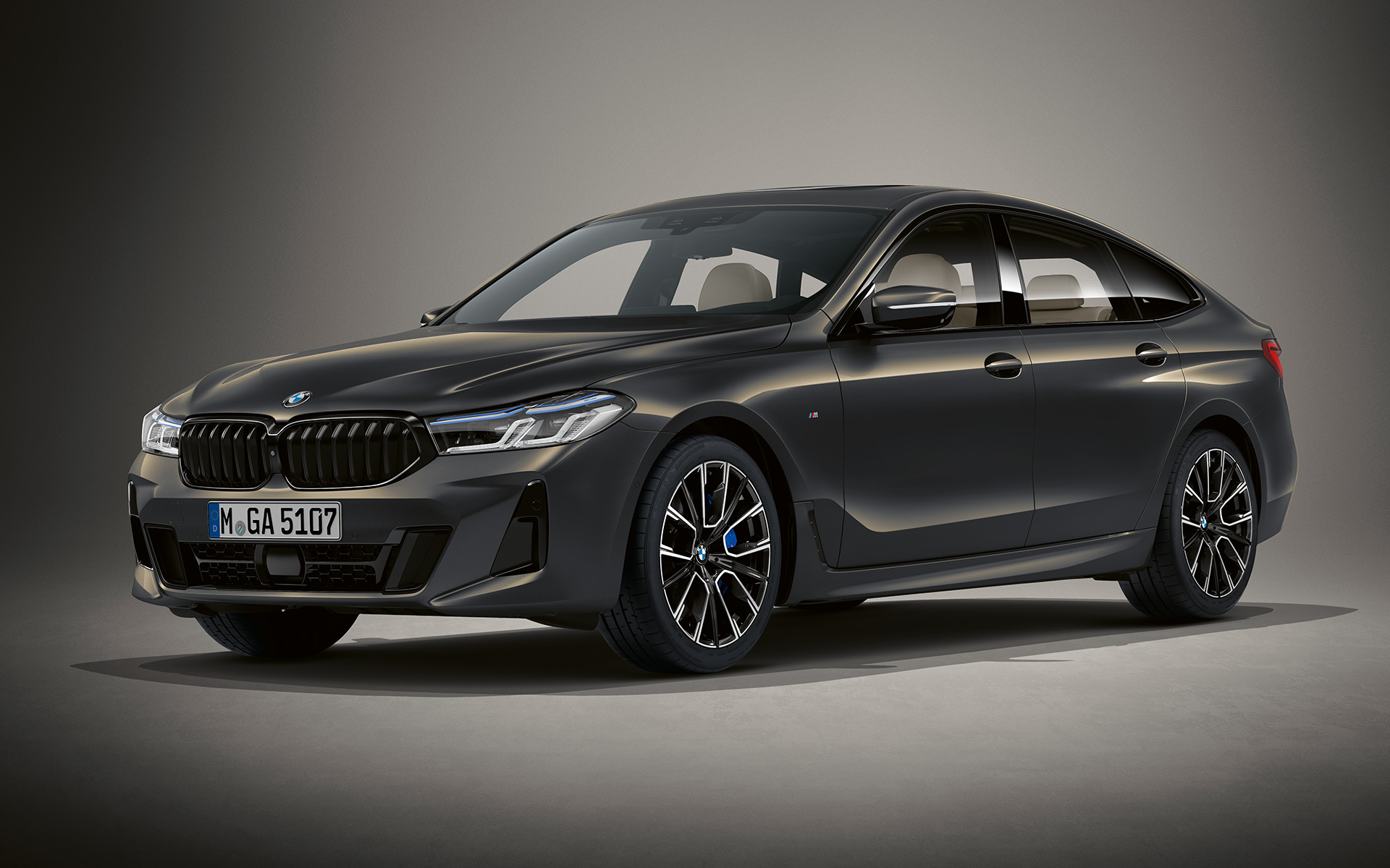BMW serije 6 Gran Turismo, G32, 2020, lakiranje BMW Individual v kovinski barvi Dravit Grey BMW serije 6 Gran Turismo, G32, 2020, lakiranje BMW Individual v kovinski barvi Dravit Grey, tričetrtinski pogled od spredaj med mirovanjem