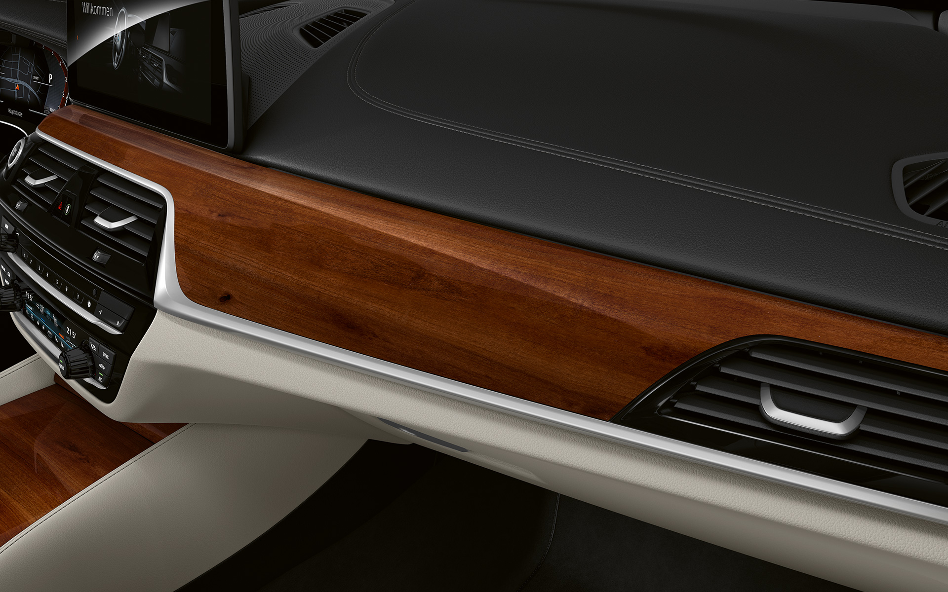 BMW serije 6 Gran Turismo, G32, 2020, notranje obloge BMW Individual iz plemenite vrste lesa Plum Brown visokega sijaja s poudarki zaključkov Pearl Chrome BMW serije 6 Gran Turismo, G32, 2020, notranjost, kokpit, notranje obloge BMW Individual iz plemenite vrste lesa Plum Brown visokega sijaja s poudarki zaključkov Pearl Chrome