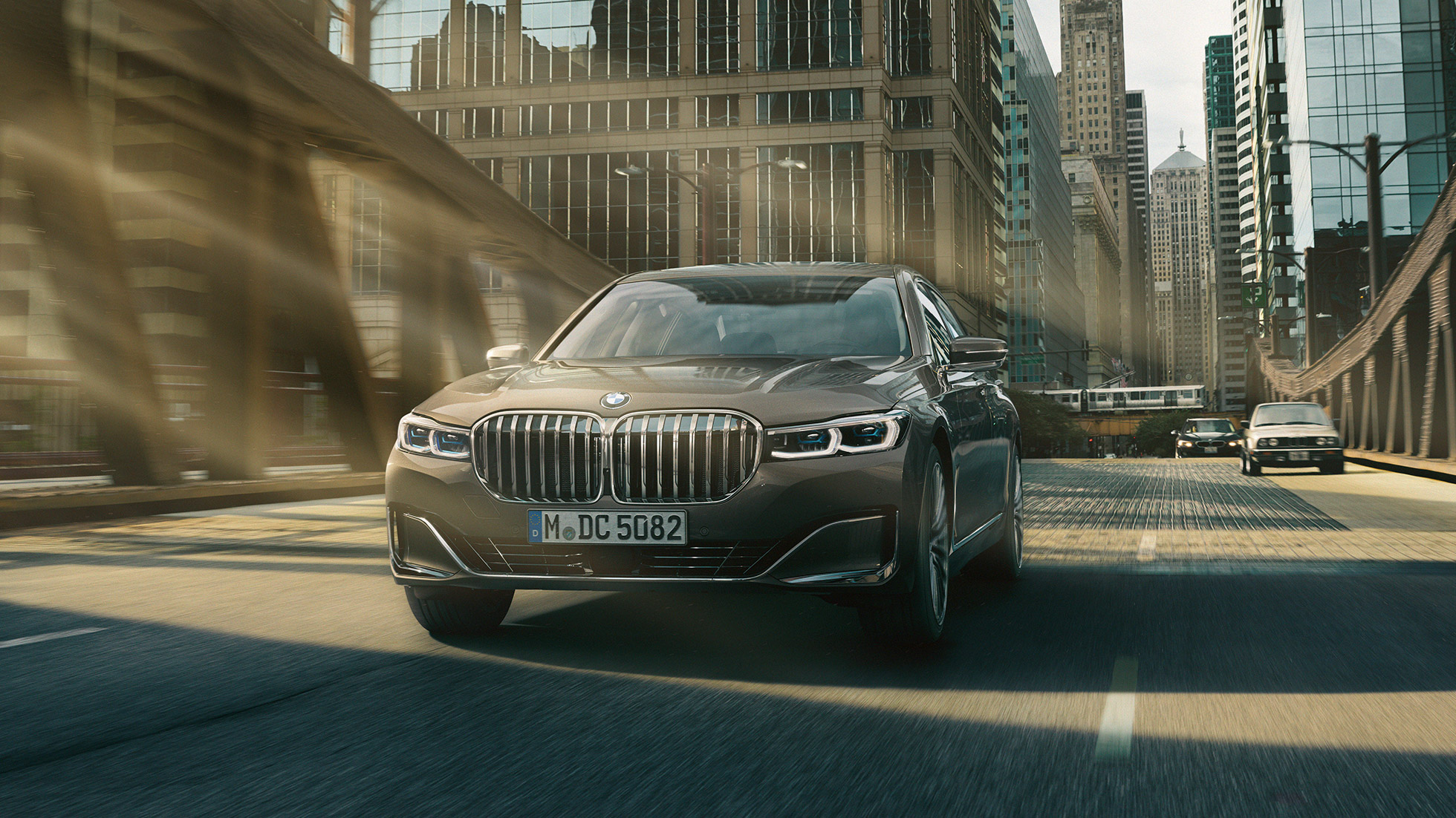 Sistemi za pomoč pri vožnji vozila BMW serije 7 Limuzina Sistemi za pomoč pri vožnji: BMW serije 7 Limuzina pri mestni vožnji