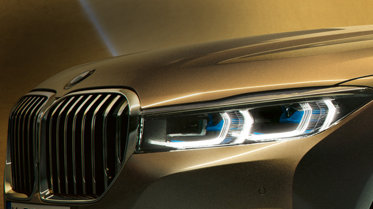 BMW serije 7 Limuzina, G11, G12, 2019, laserska svetloba BMW serije 7 Limuzina, G11, G12, 2019, barva Bernina Grey Amber Effect, pogled od blizu na laserske luči z modro-belim svetlobnim snopom
