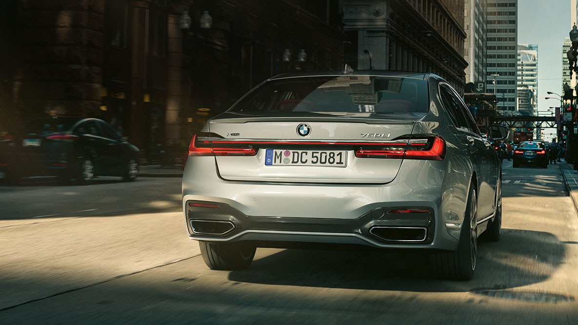 BMW serije 7 Limuzina, G11, G12, 2019, asistent pri vzvratni vožnji BMW serije 7 Limuzina, G11, G12, 2019, pogled od zadaj, asistent pri vzvratni vožnji