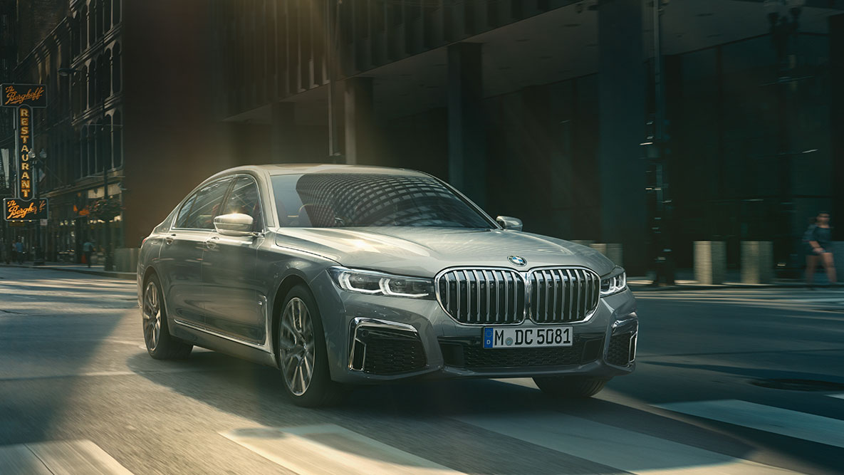 BMW serije 7 Limuzina, G11, G12, 2019, Driving Assistant Professional BMW serije 7 Limuzina, G11, G12, 2019, tričetrtinski pogled od spredaj med vožnjo v mestnem okolju, Driving Assistant Professional