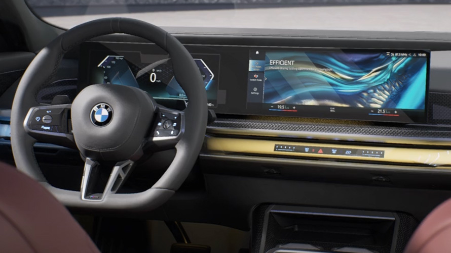 BMW serije 7 Limuzina, G70, ICE, 740i, paket M Sport, tričetrtinski pogled od zadaj BMW serije 7 Limuzina, G70, ICE, 740i, paket M Sport, tričetrtinski pogled od zadaj med vožnjo