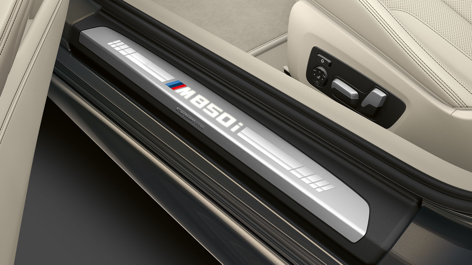 BMW M850i xDrive v kovinskem odtenku Dravit Grey, 20-palčna Y-kraka platišča iz lahke zlitine 728 M. BMW M850i xDrive v kovinskem odtenku Dravit Grey, 20-palčna Y-kraka platišča iz lahke zlitine 728 M.