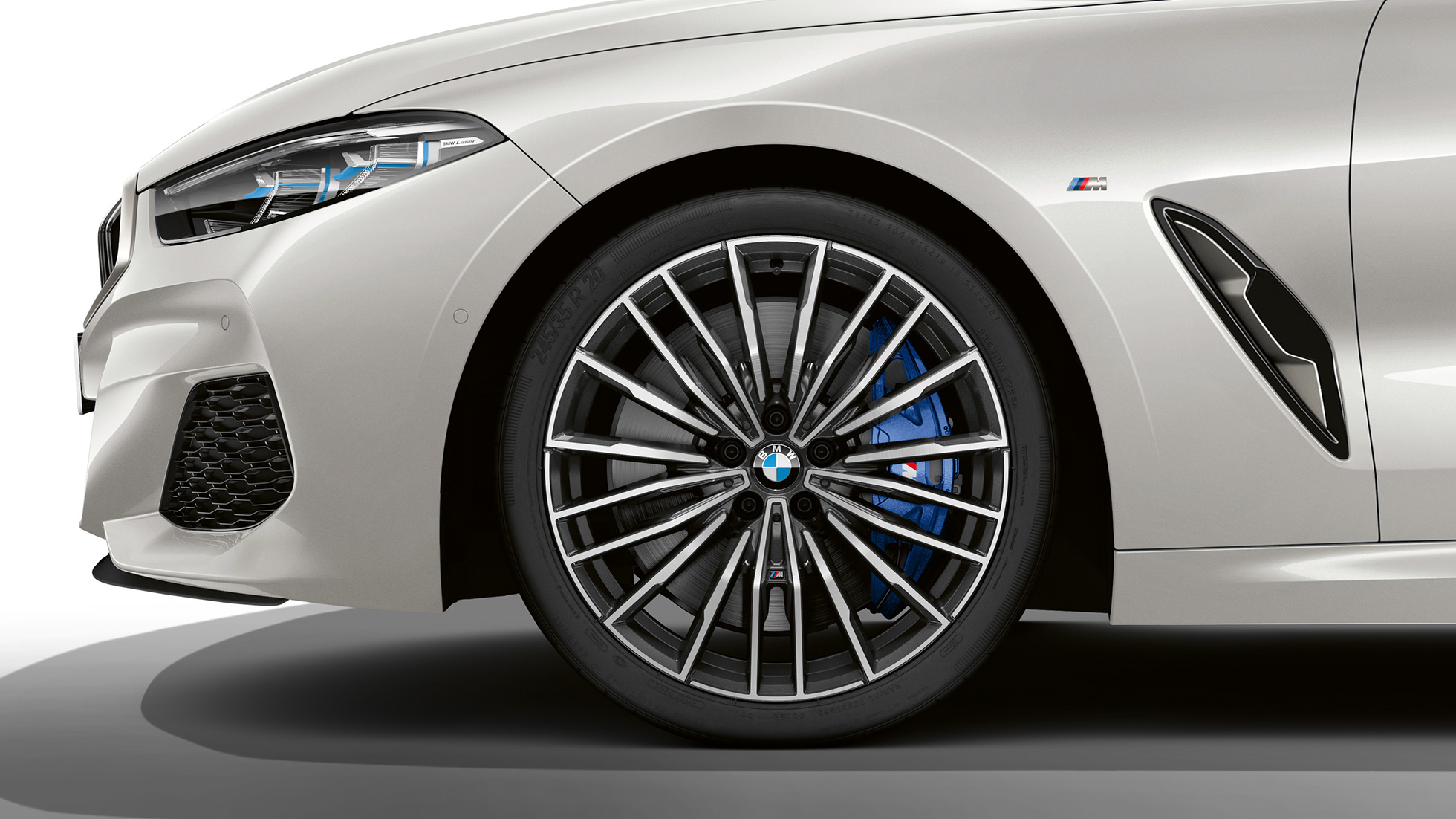 BMW M850i xDrive, 20-palčna večkraka platišča iz lahke zlitine 729 M. BMW M850i xDrive, 20-palčna večkraka platišča iz lahke zlitine 729 M.