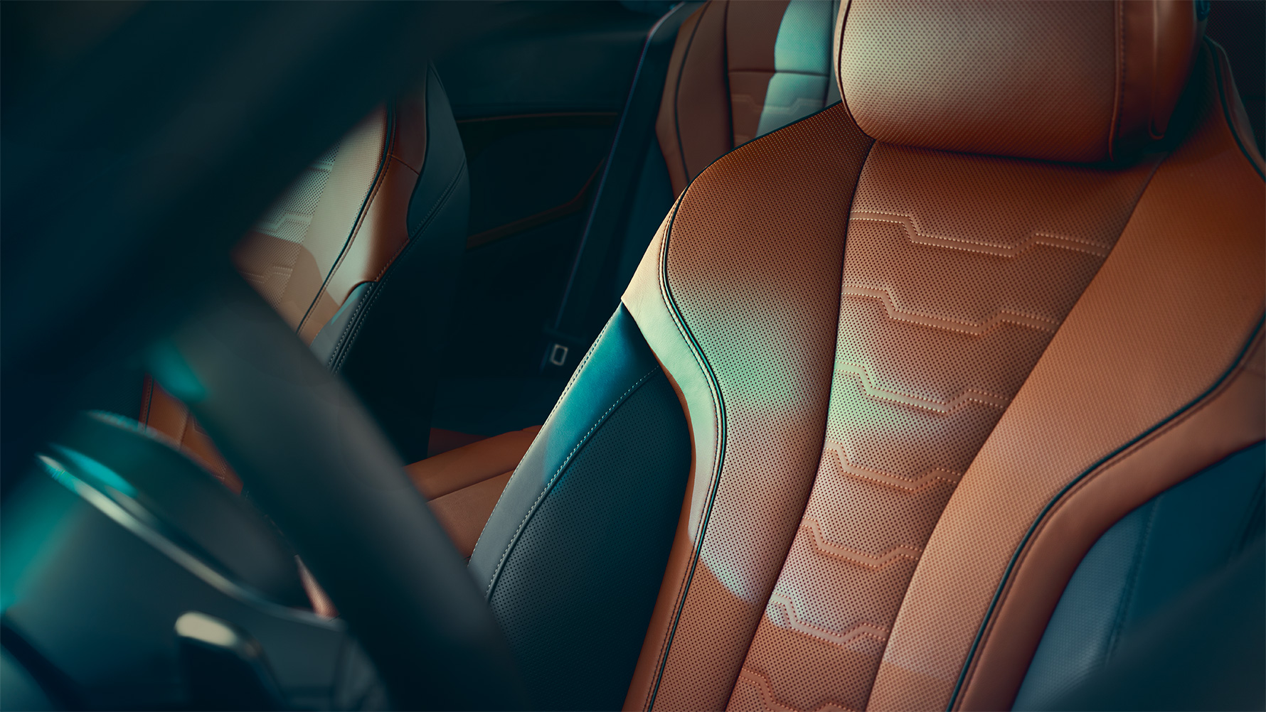 BMW serije 8 Coupé, večfunkcijski sedež Posnetek od blizu večfunkcijskega sedeža BMW serije 8 Coupé, oblečenega v usnju Merino.