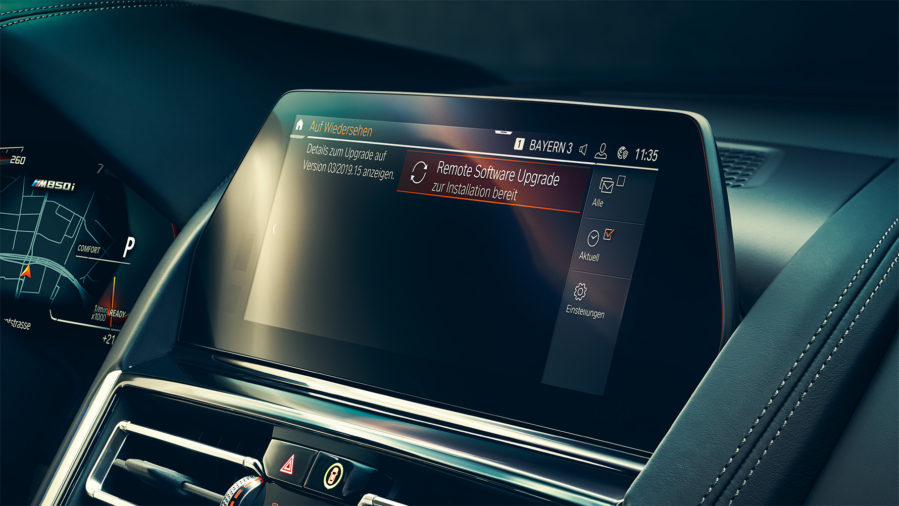 BMW serije 8 Coupé, kokpit Notranjost BMW serije 8 Coupé z nadzornim prikazovalnikom in Remote Software Upgrade.