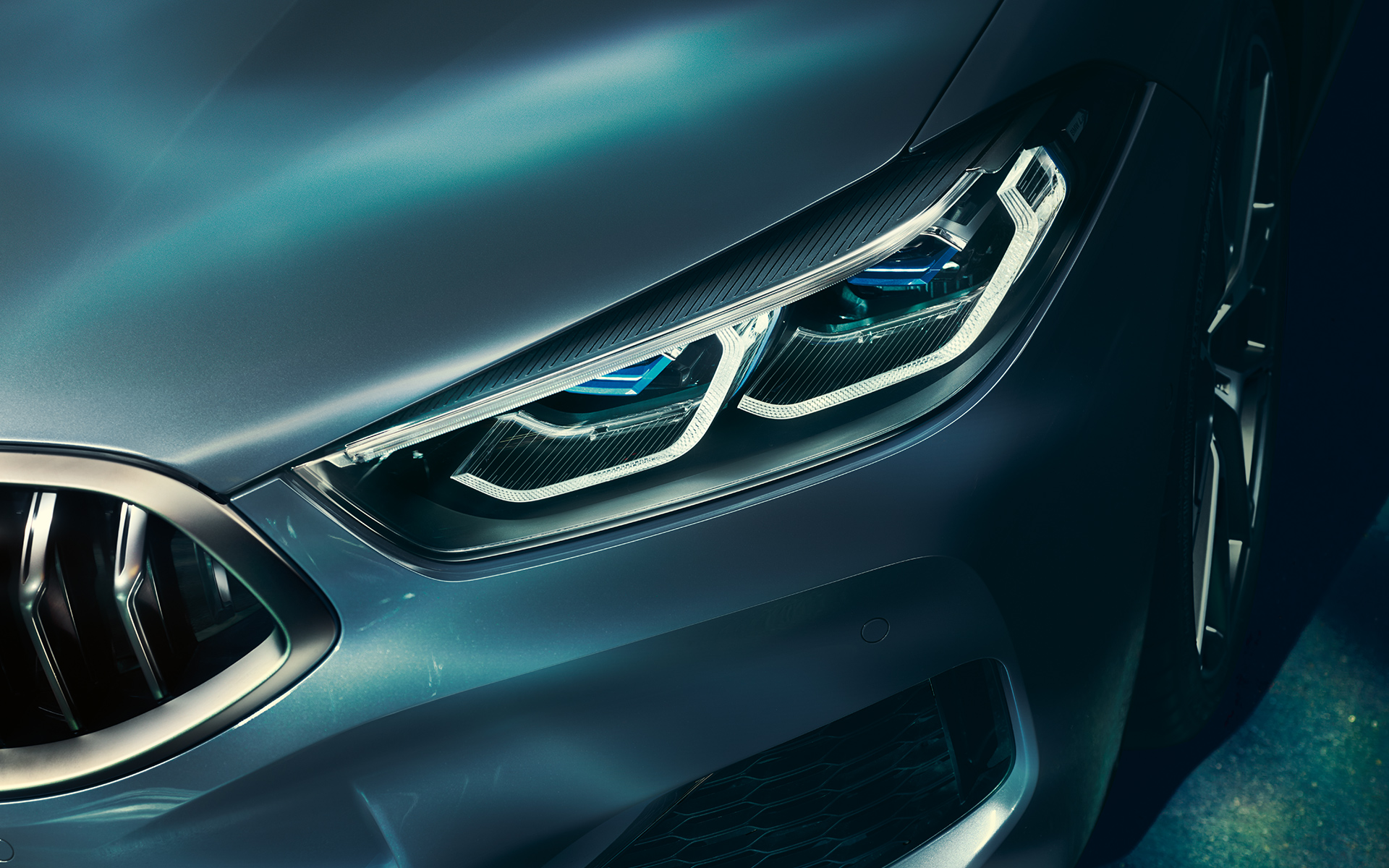 BMW serije 8 Coupé, laserska luč Posnetek od blizu laserske luči BMW serije 8 Coupé.