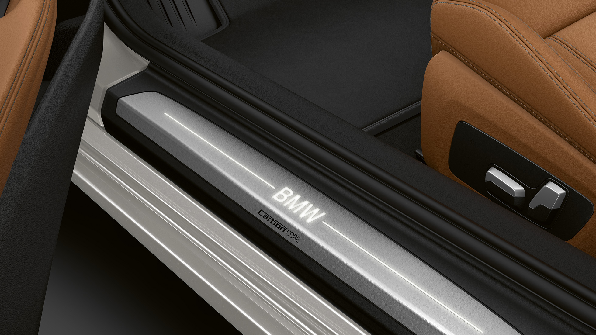 BMW serije 8 Coupé, vstopne letve. BMW serije 8 Coupé, vstopne letve z osvetljeno oznako BMW.