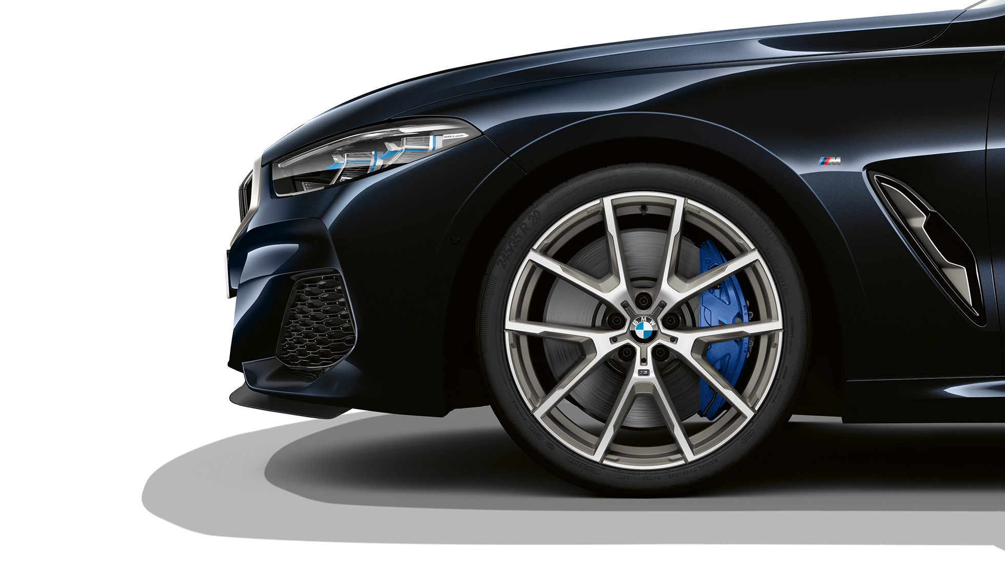 19-palčna lita alu. platišča Double-spoke 727 M dvobarvna. BMW serije 8 Coupé, kovinska barva Carbon Black, 19-palčna lita alu. platišča Double-spoke 727 M dvobarvna.