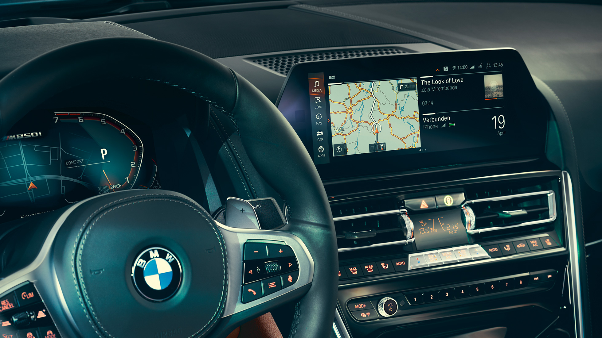 BMW serije 8 Coupé, kokpit. BMW serije 8 Coupé, kokpit, pogled od blizu na volan in nadzorni prikazovalnik.