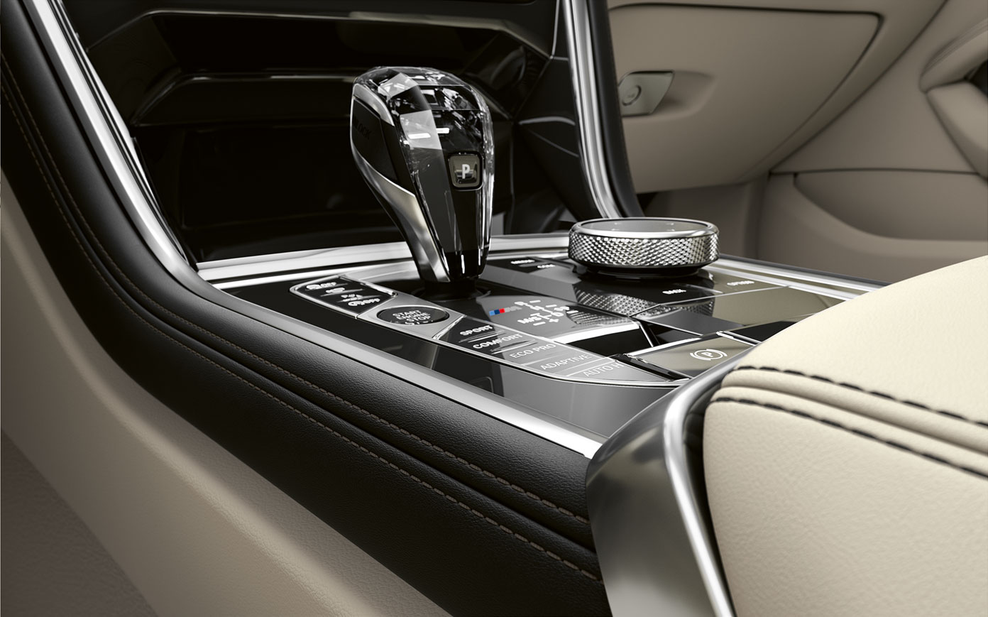BMW serije 8 Coupé, sredinska konzola. Pogled od blizu na sredinsko konzolo BMW serije 8 Coupé.