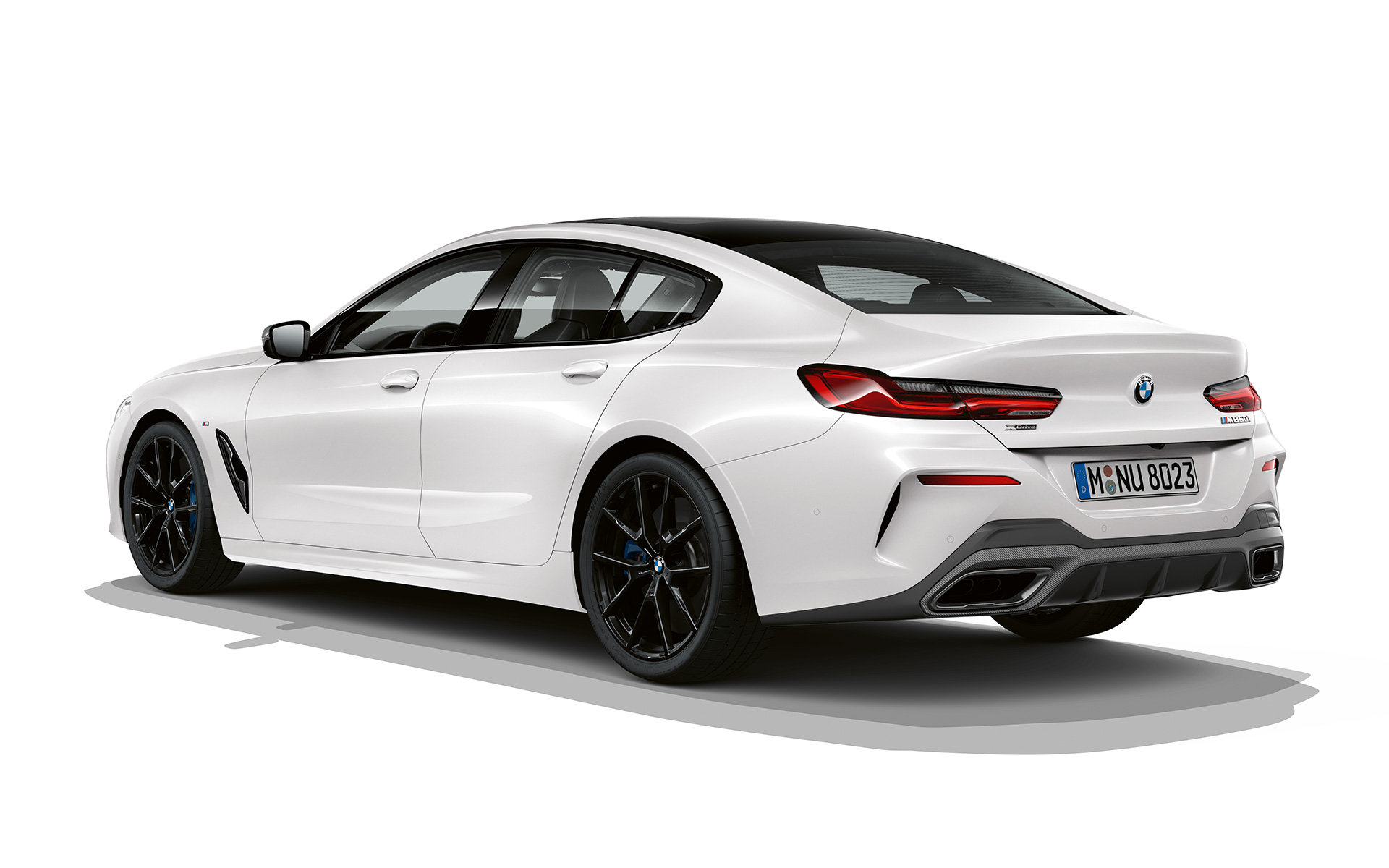 Pure Contrast, tričetrtinski posnetek od zadaj BMW serije 8 Gran Coupé, Pure Contrast, tričetrtinski posnetek od zadaj