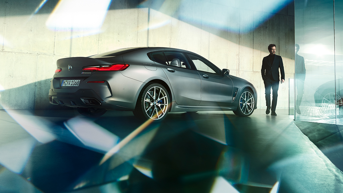 Oblika luksuznega športnega avtomobila BMW serije 8 Gran Coupé, oblika luksuznega športnega avtomobila