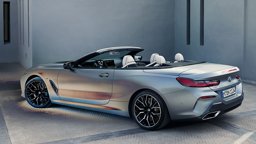 BMW serije 8 kabriolet (G14) tričetrtinsko stranski stoječi pogled BMW serije 8 Cabrio (G14) tričetrtinski bočni stoječi pogled