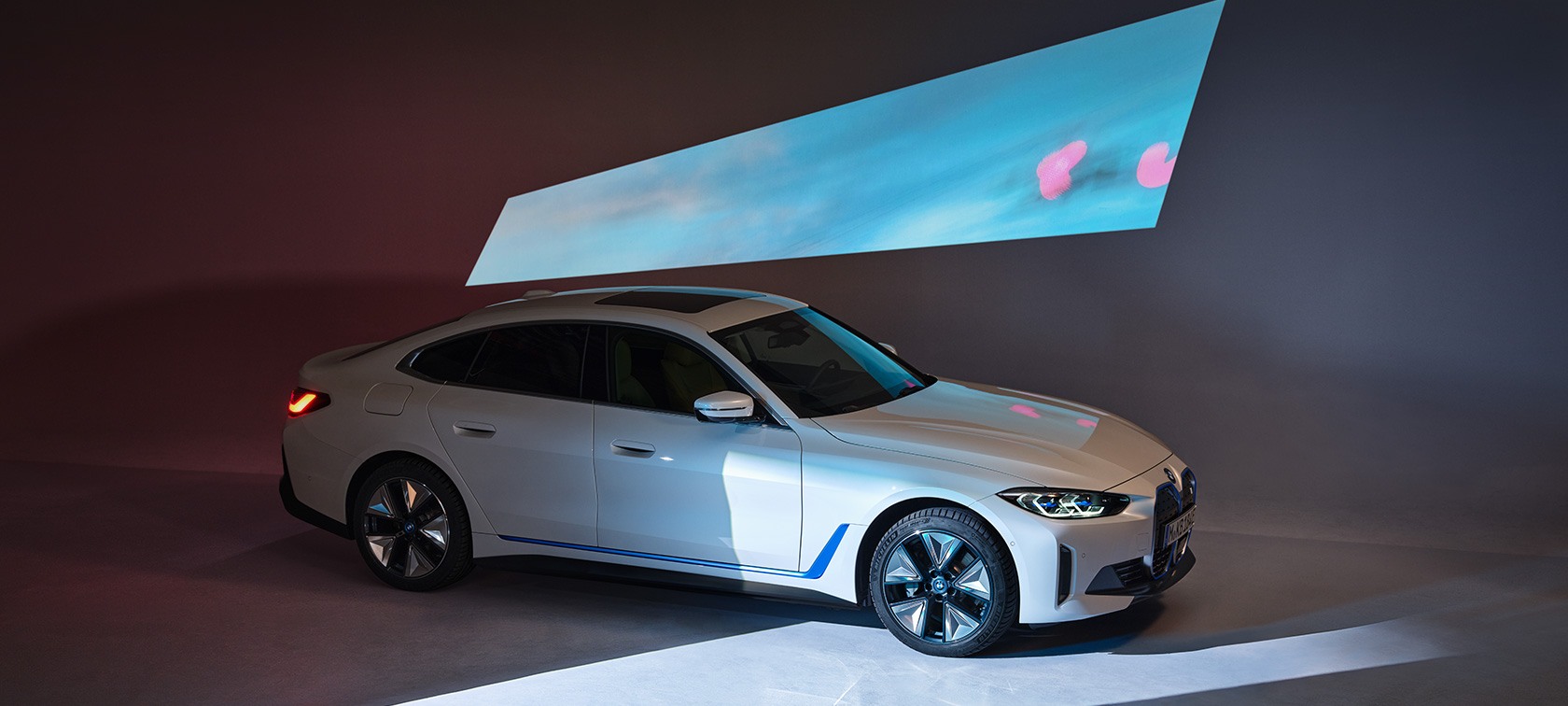 BMW i4, 2021, G26, slika 1 BMW i4, 2021, G26, popolnoma električni Gran Coupé, električni avtomobil, oder, slika 1