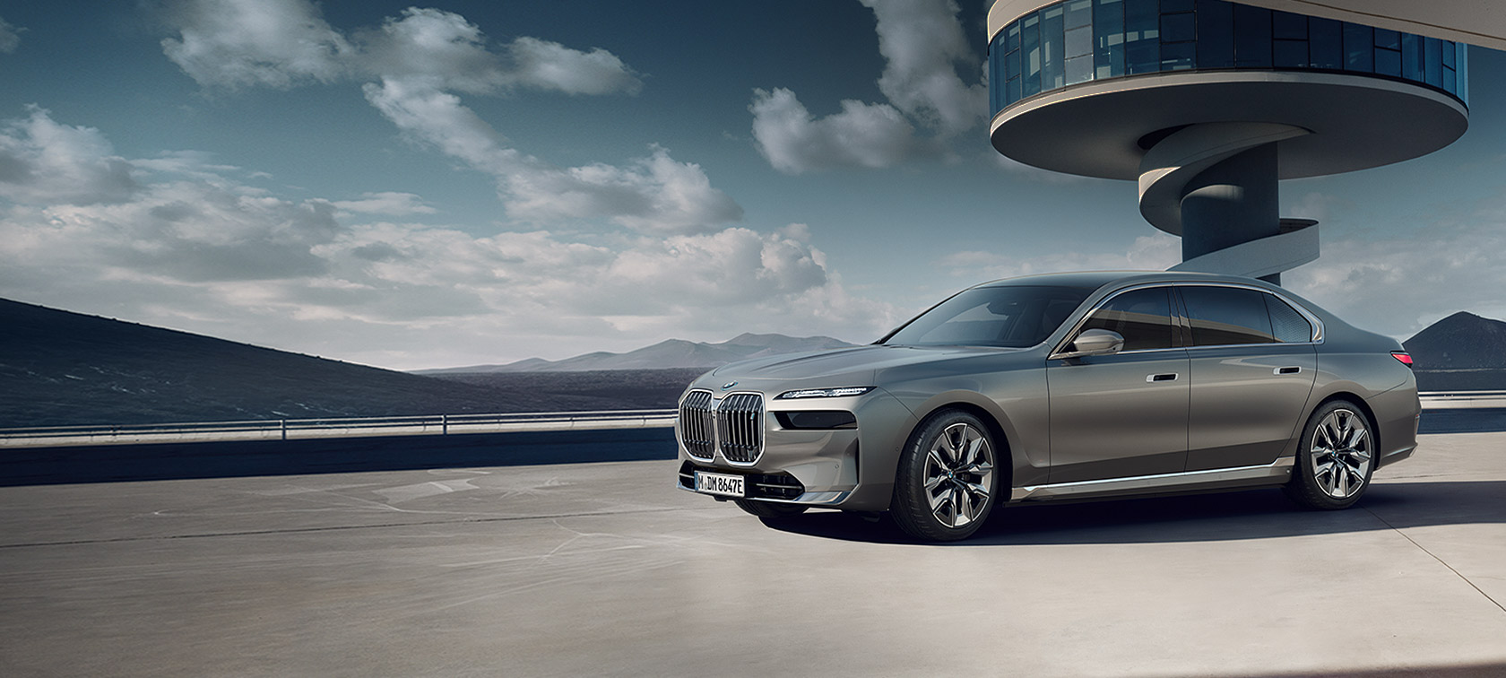 BMW i7 Limuzina, G70, 2022, lakiranje BMW Individual v kovinski barvi Oxid Grey, stranski pogled