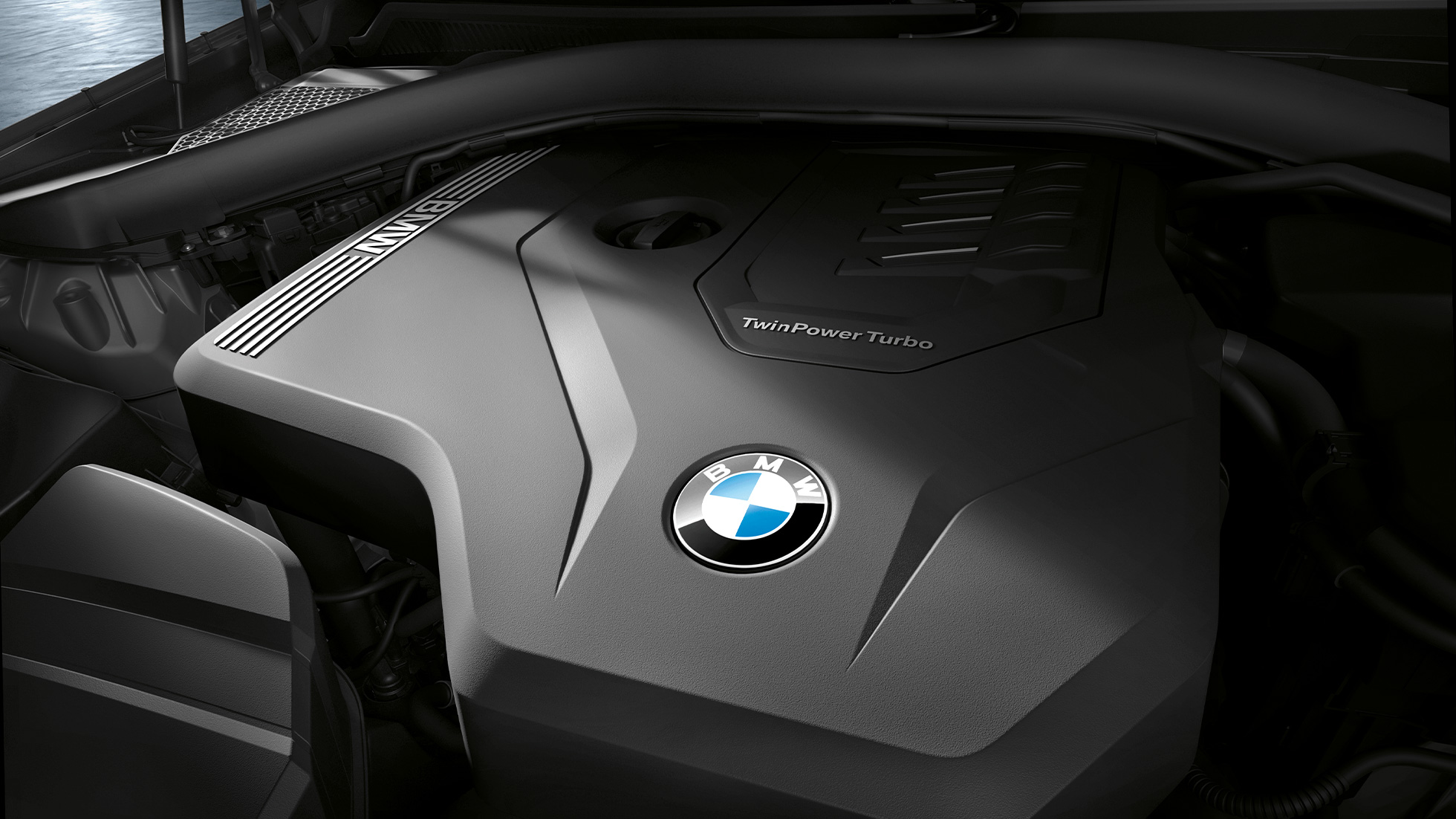 Motor v BMW M340i xDrive Limuzina Motor v BMW M340i xDrive Limuzina G20, kovinska barva Sapphire Black, pogled od blizu