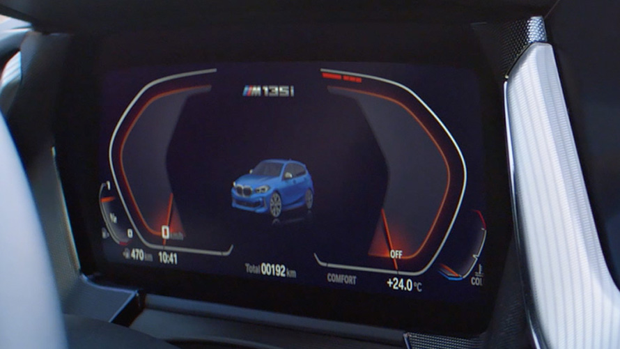 BMW M135i xDrive (F40), videoposnetek BMW M135i xDrive (F40), kovinska barva M Misano Blue, videoposnetek