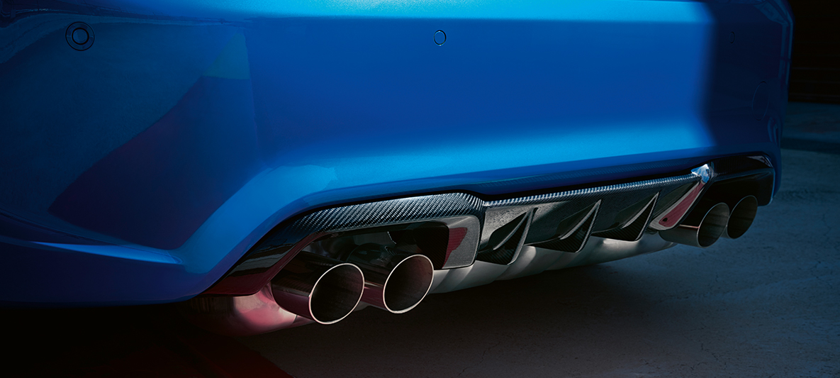 Zadnji difuzor BMW M2 CS Zadnji difuzor BMW M2 CS F87, kovinska barva Misano Blue, podroben pogled
