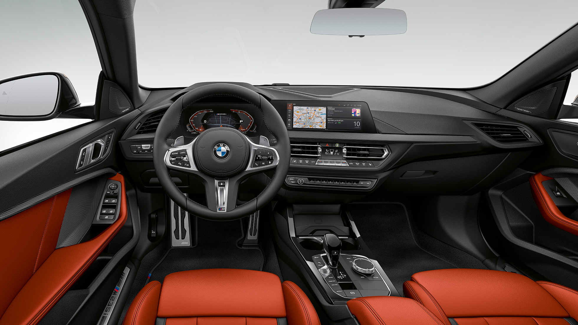 Kabina BMW M235i xDrive Gran Coupé Vozniku prilagojena kabina BMW M235i xDrive Gran Coupé 2020 F44, notranjost