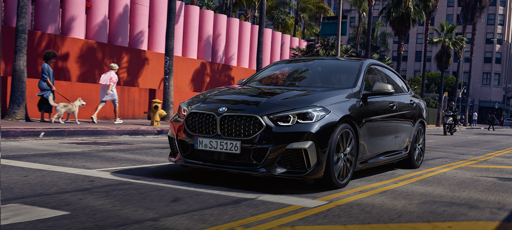 BMW M235i xDrive Gran Coupé, F44, 2020, kovinska barva Black Sapphire, tričetrtinski pogled od spredaj