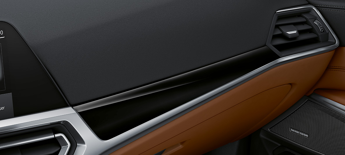 BMW Individual, notranje obloge v laku Piano Black, BMW M3 Limuzina, G80, 2020, notranjost BMW Individual, notranje obloge v laku Piano Black s poudarki zaključkov Pearl Gloss Chrome, BMW M3 Limuzina, G80, 2020, notranjost