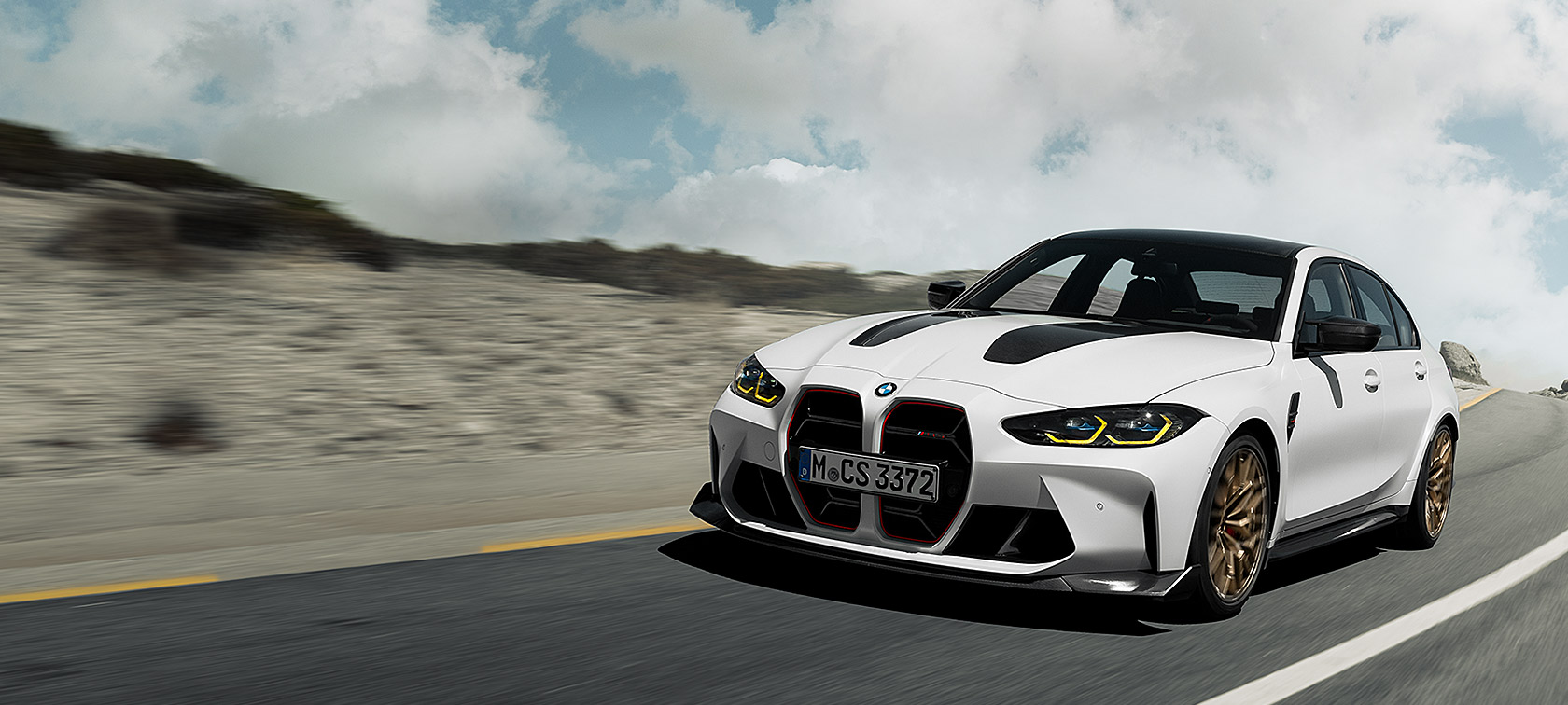 BMW M3 CS, G80, tričetrtinski pogled od spredaj med vožnjo po dirkališču