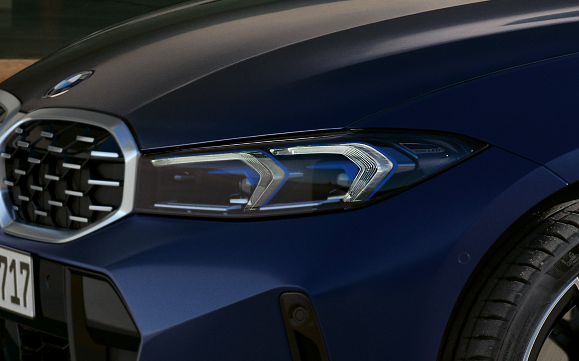 BMW M340i xDrive Touring, G21, barva Frozen Tanzanite Blue, pogled od blizu na LED-žaromete BMW M340i xDrive Touring, G21, barva Frozen Tanzanite Blue, pogled od blizu na LED-žaromete