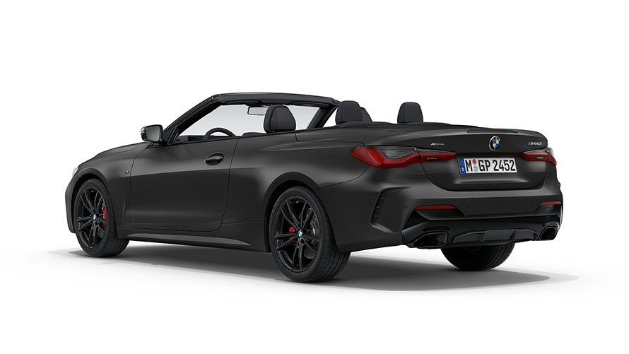 BMW M440i xDrive Cabrio, G23, 2020, lakiranje BMW Individual v kovinski barvi Frozen Portimao Blue, tričetrtinski pogled od zadaj