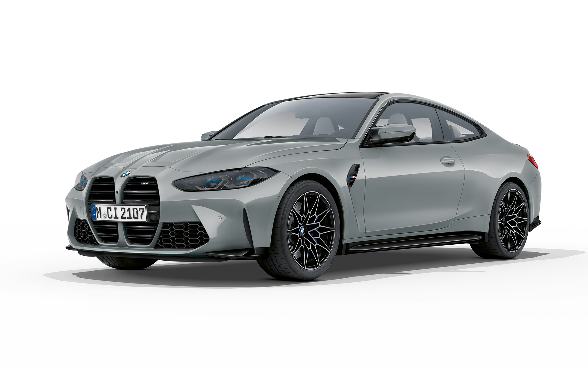 BMW M4 Coupé, G82, 2020, kovinska barva Brooklyn Grey, tričetrtinski pogled od spredaj