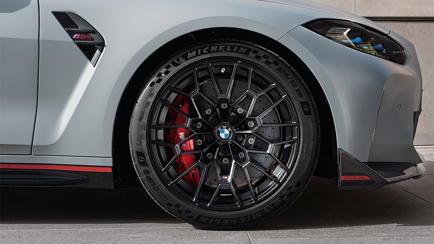 BMW M4 CSL, G82, pnevmatike Ultra Track na platiščih lahke konstrukcije ekskluzivno za CSL BMW M4 CSL, G82, lakiranje BMW Individual v kovinski barvi Frozen Brooklyn Grey, pnevmatike Ultra Track na platiščih lahke konstrukcije ekskluzivno za CSL