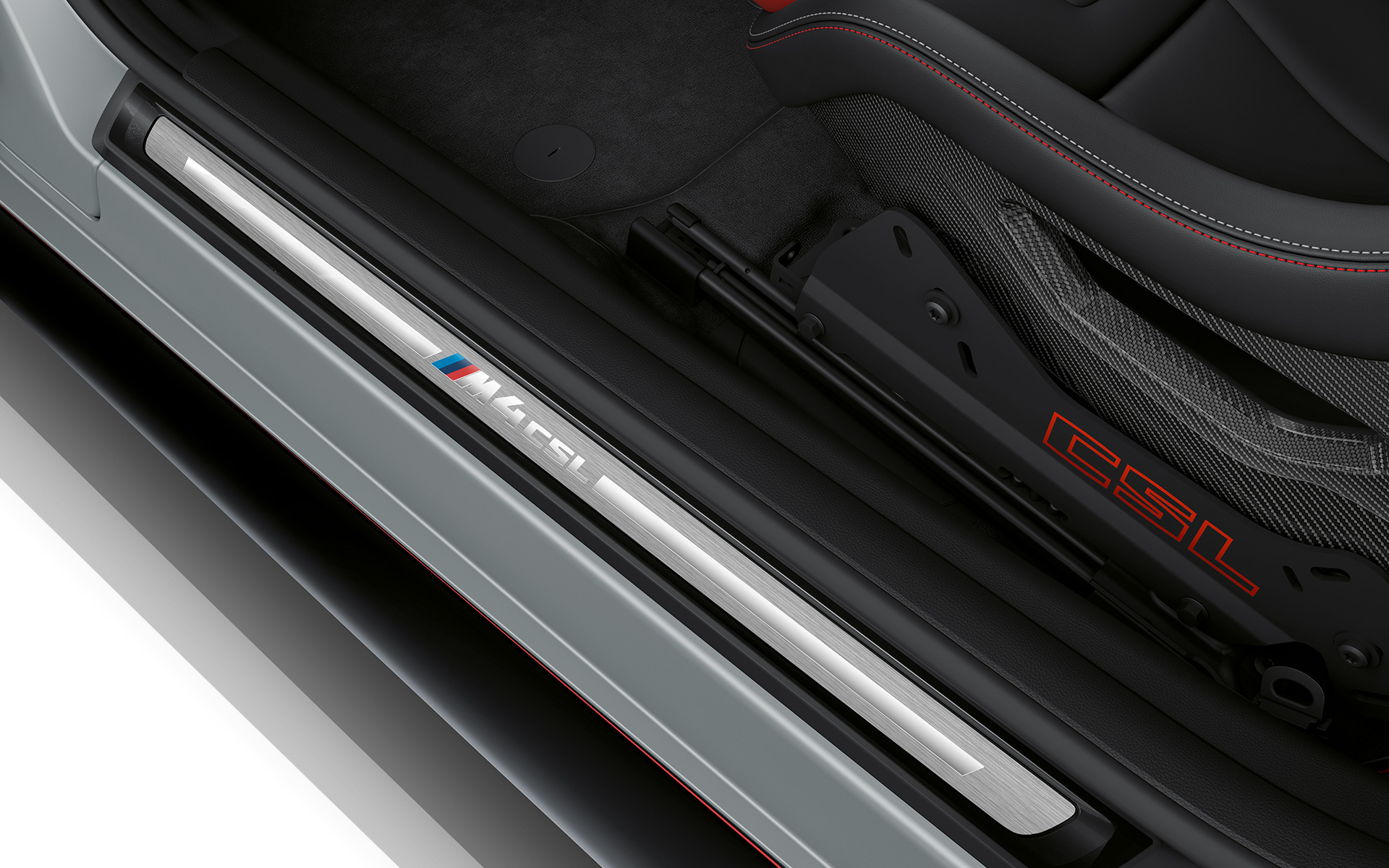 BMW M4 CSL, G82, poseben napis CSL in vstopne letve s folijo BMW M4 CSL, G82, lakiranje BMW Individual v kovinski barvi Frozen Brooklyn Grey, poseben napis CSL in vstopne letve s folijo