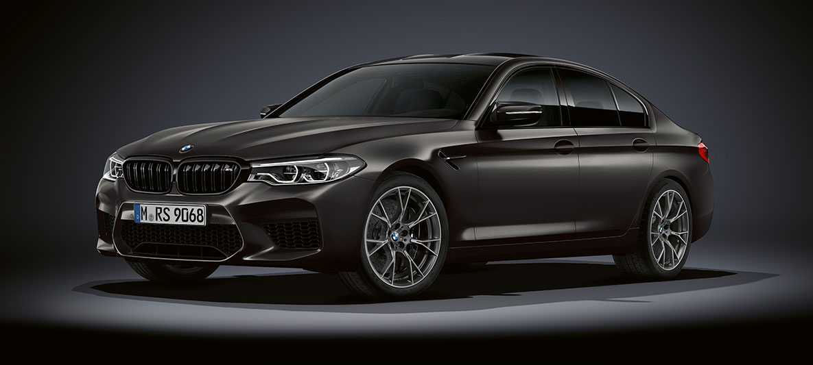M bočna reža za zrak. BMW M5 Edition 35 Jahre, tričetrtinski stranski posnetek.