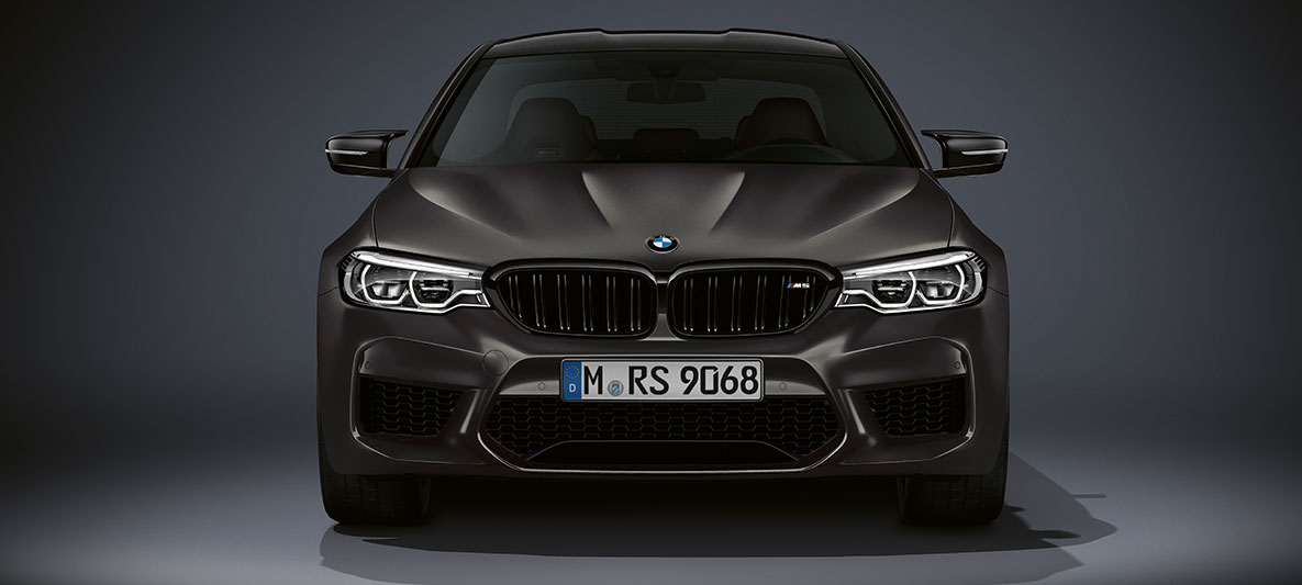 M ledvička. BMW M5 Edition 35 Jahre, posnetek od spredaj.