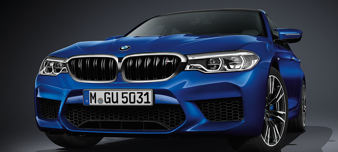 Oblika M5 spredaj. BMW M5, posnetek od spredaj.