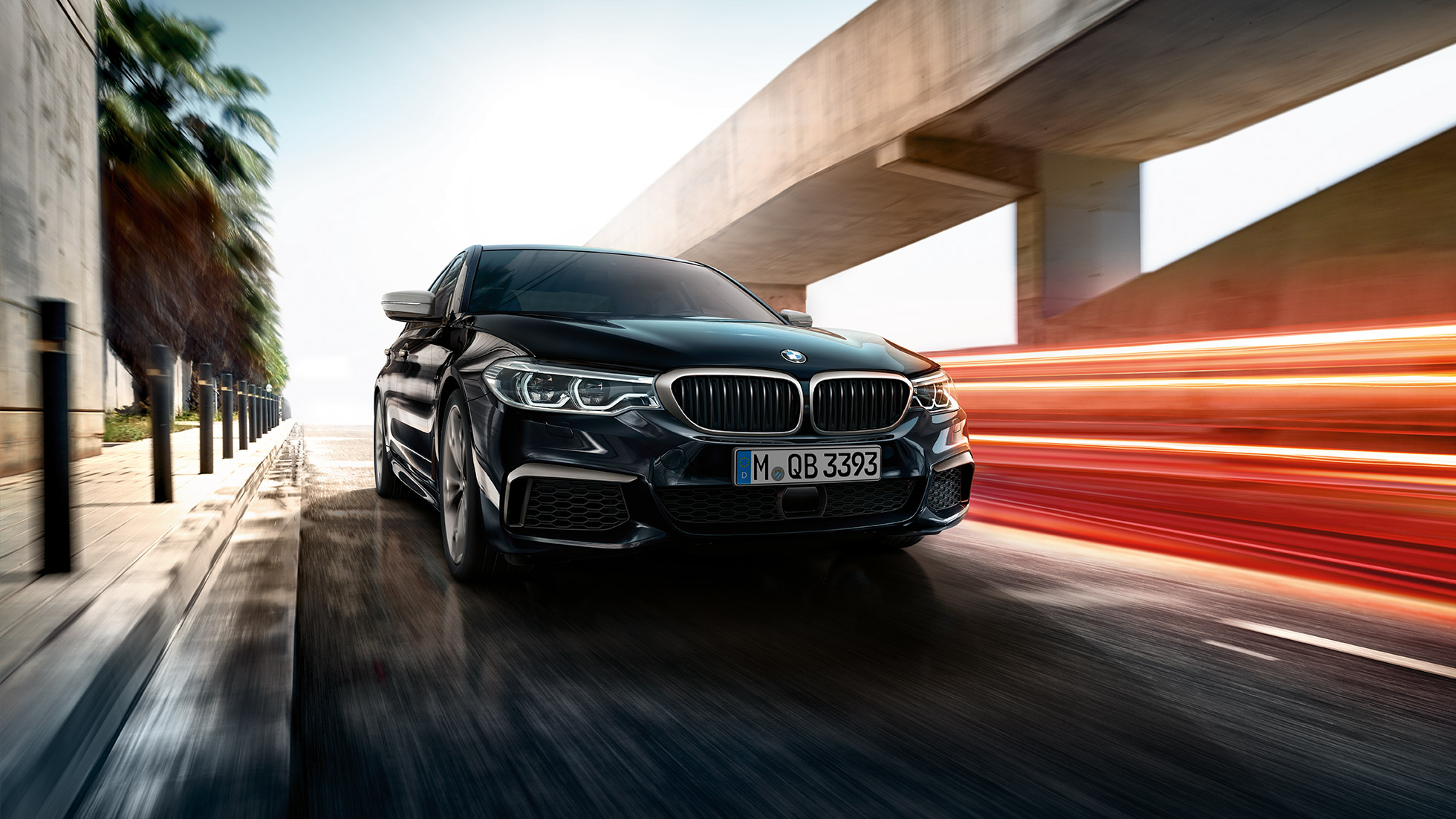 Oblika zunanjosti. BMW M550i in BMW M550d, tričetrtinski posnetek od spredaj.