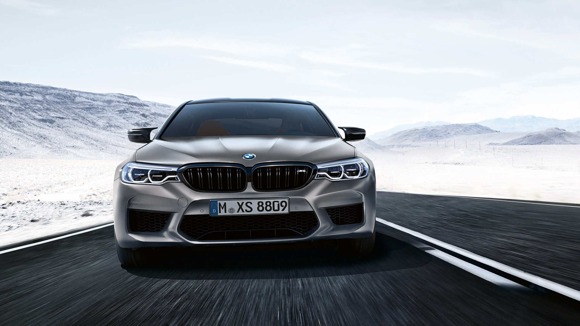 Oblika spredaj. Oblika BMW M5 Competition, posnetek od spredaj.