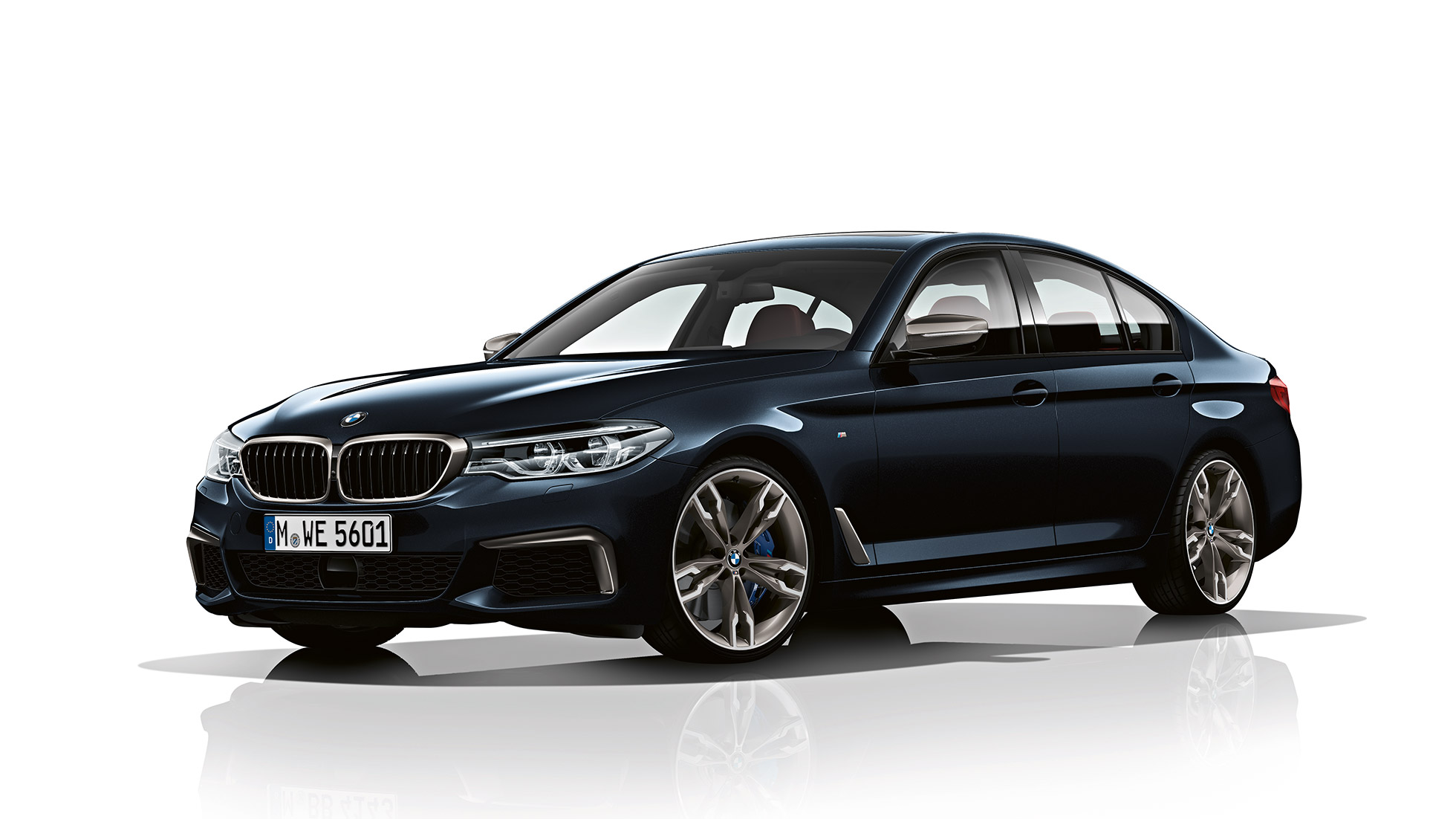Oblika spredaj. Oblika BMW M550i in BMW M550d, tričetrtinski posnetek od spredaj.