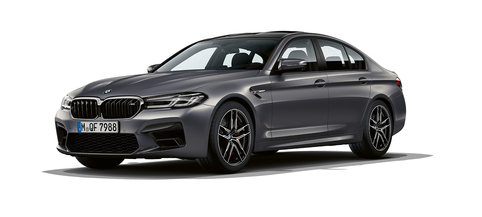 BMW M5, F90, 2020, tričetrtinski pogled od spredaj BMW M5, F90, LCI, osvežitev 2020, kovinska barva Brands Hatch Grey, tričetrtinski pogled od spredaj